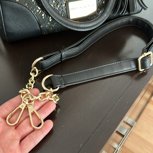 Marc New York Leather Bowling Handbag Crossbody with Strap included - Picture 6 of 6